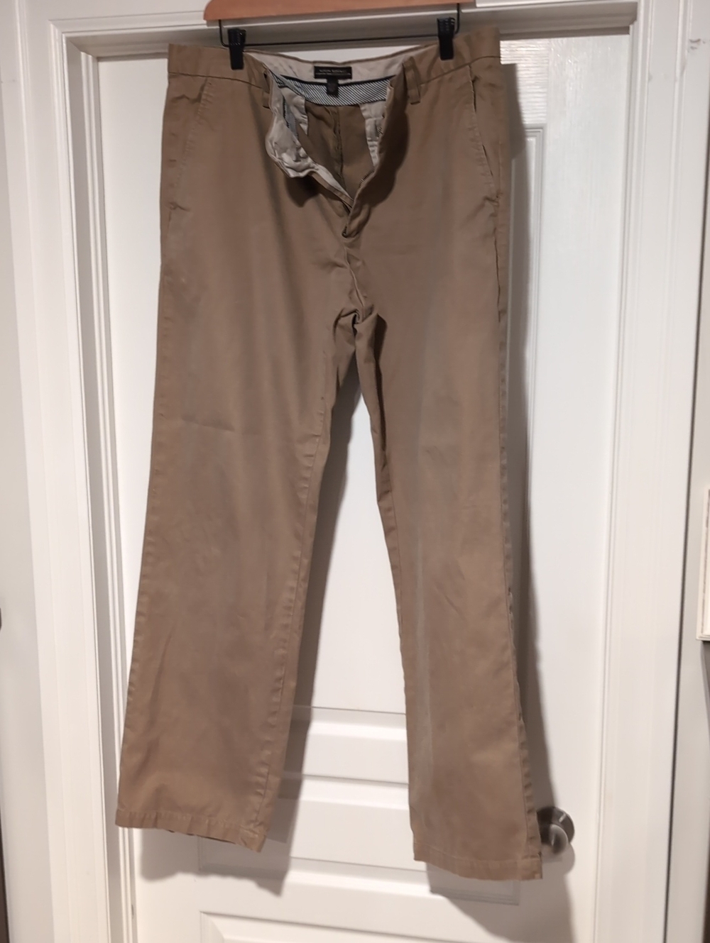 Banana Republic Men's Chinos in Light Khaki